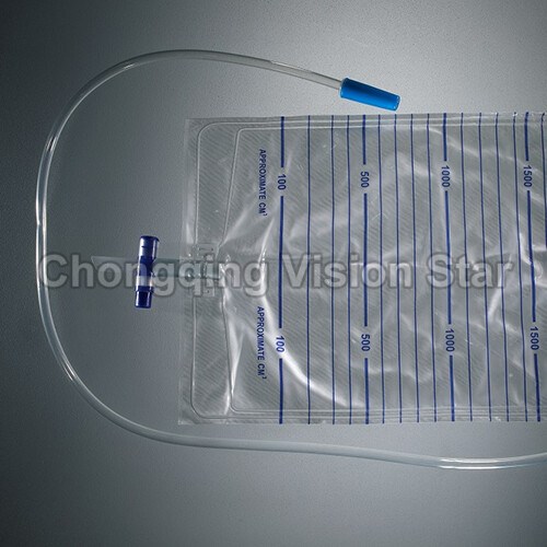 Urine bag with push valve/cross valve